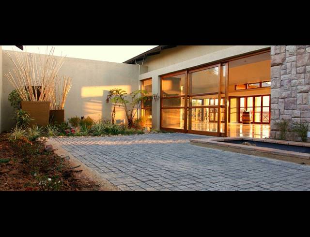1,605M² GUESTHOUSE FOR SALE IN NELSPRUIT CENTRAL
